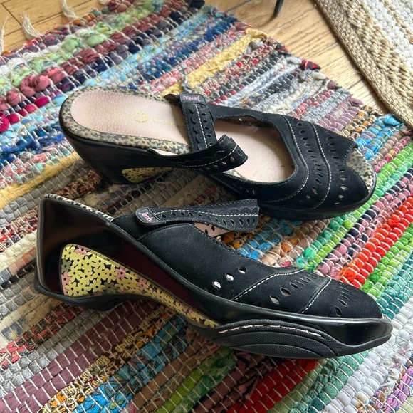 Jambu Black Sandals with Perforated Design and Arch Support - Picture 11 of 15